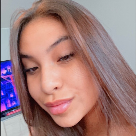 Meet your Posher, Daniela - Picture 1 of 1